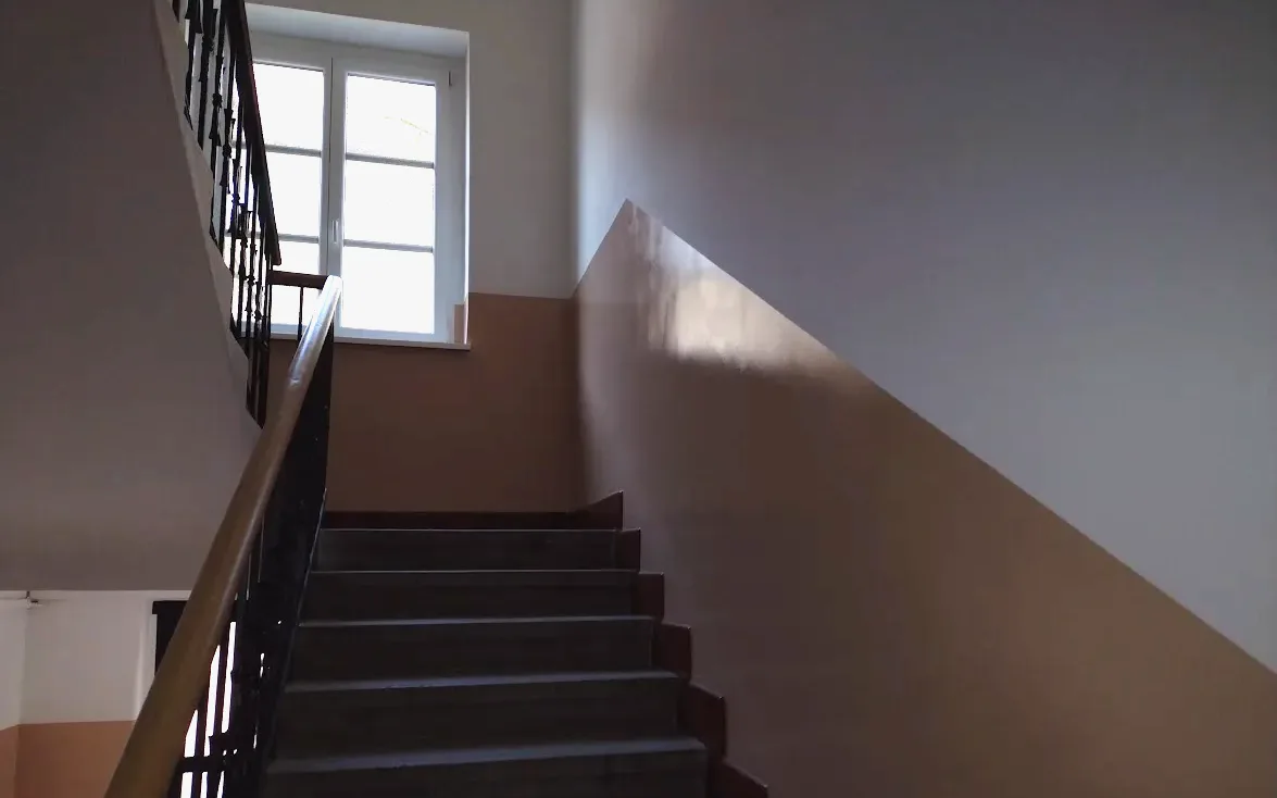 To isté schodisko po vymaľovaní